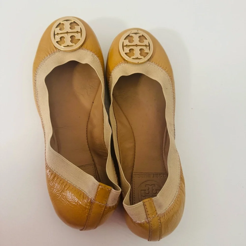 Tory Burch Caroline Size 6M Beige Elastic and Leather Ballet Flats